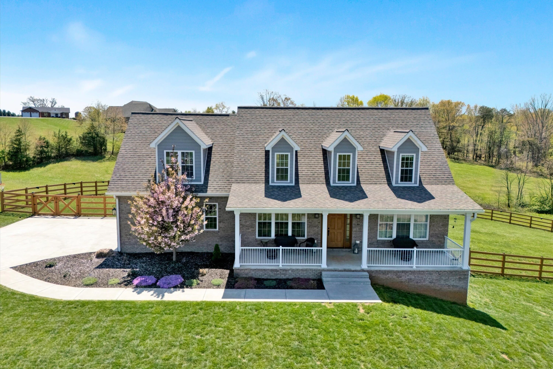 111 Halsey CT - Photo 3