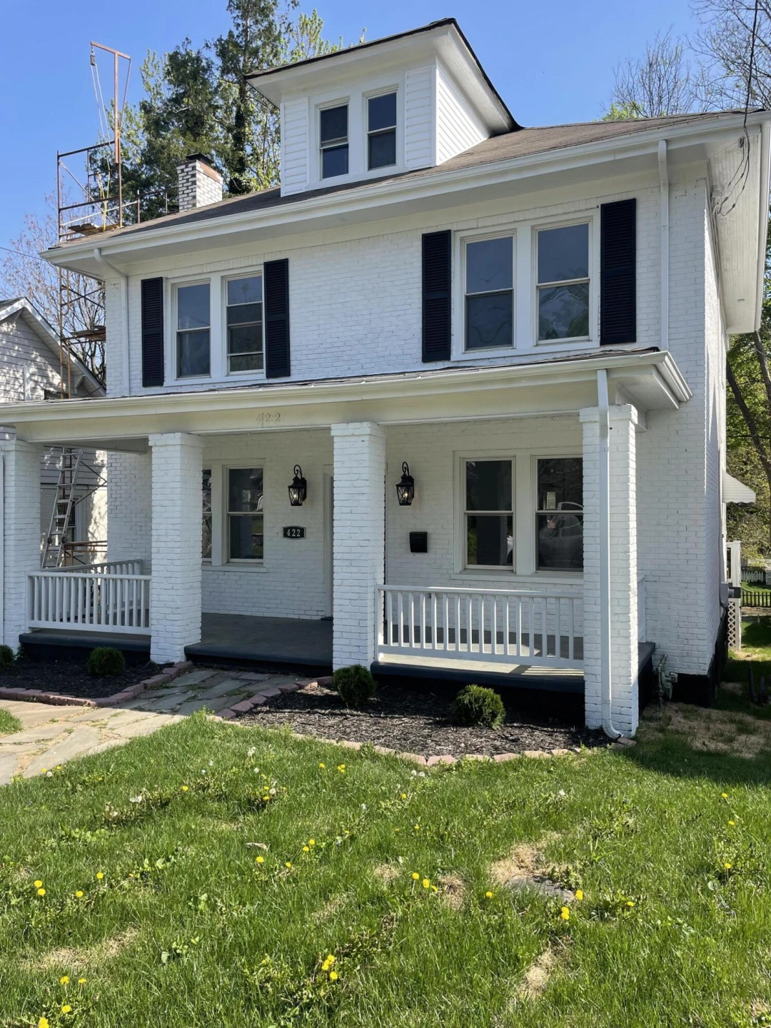 422 Arbutus AVE