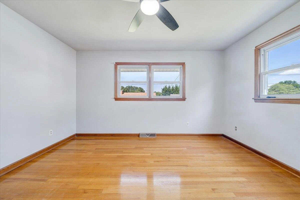 2422 Kingston RD - Photo 15