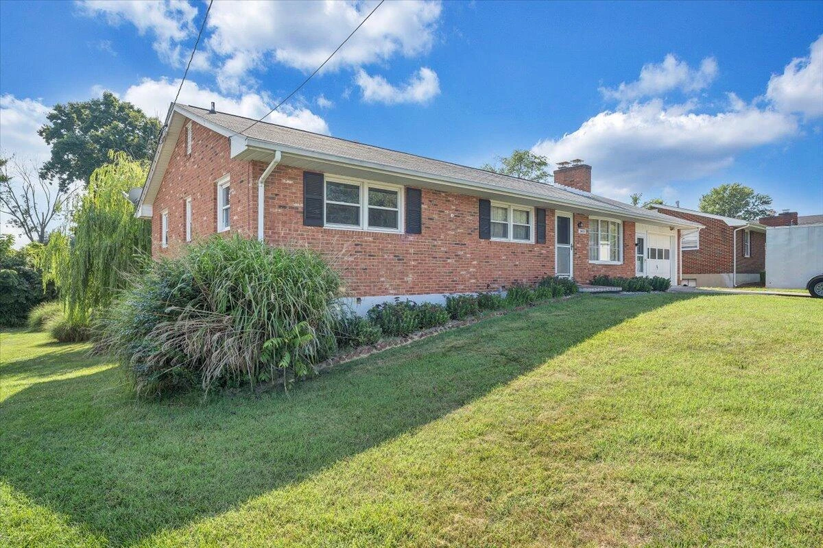 2422 Kingston RD - Photo 2