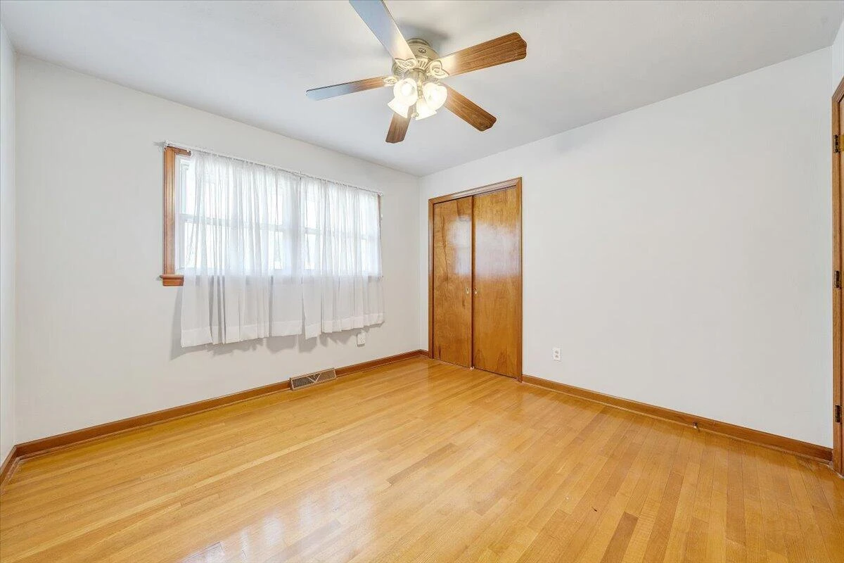 2422 Kingston RD - Photo 9