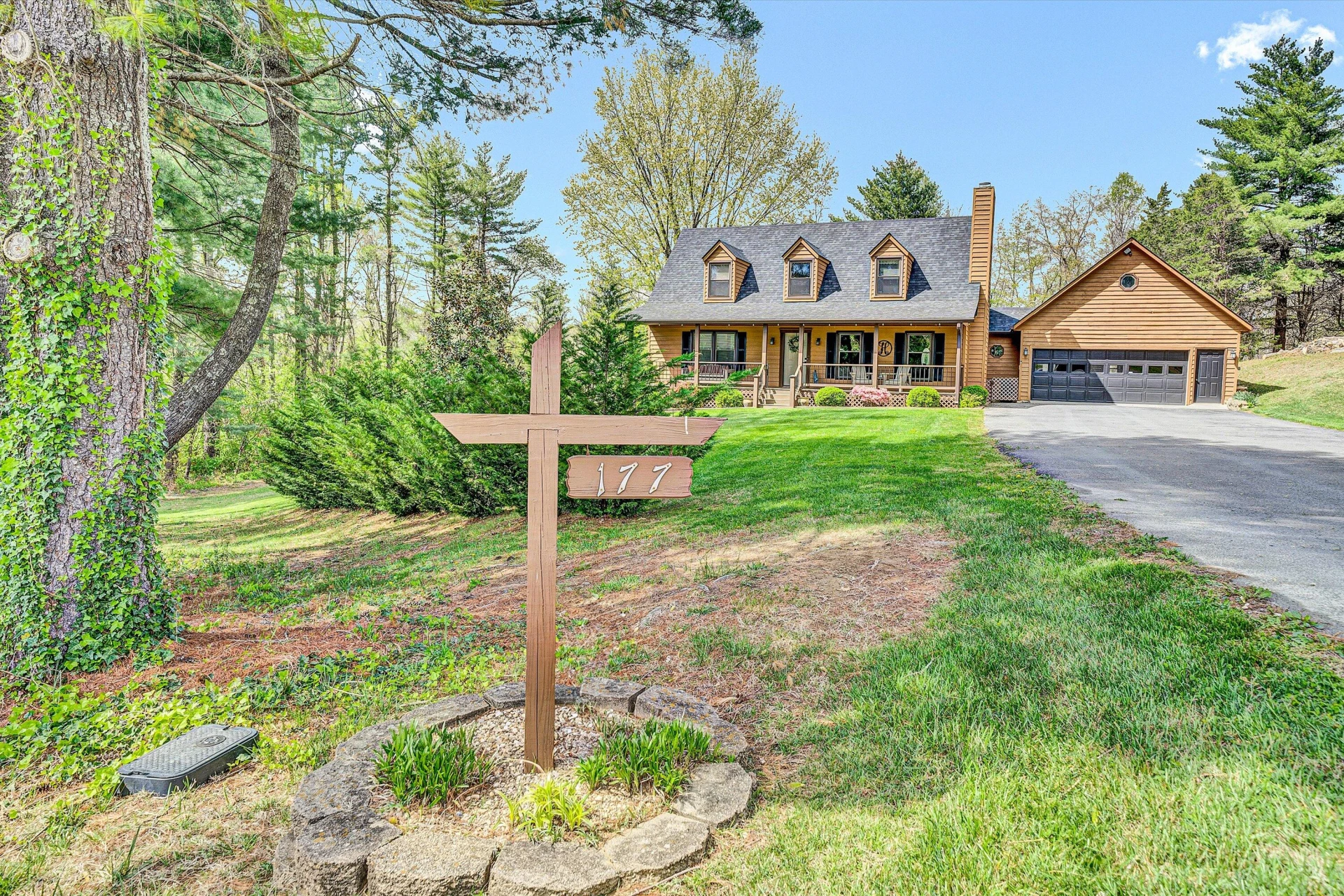 177 Stephens DR - Photo 2