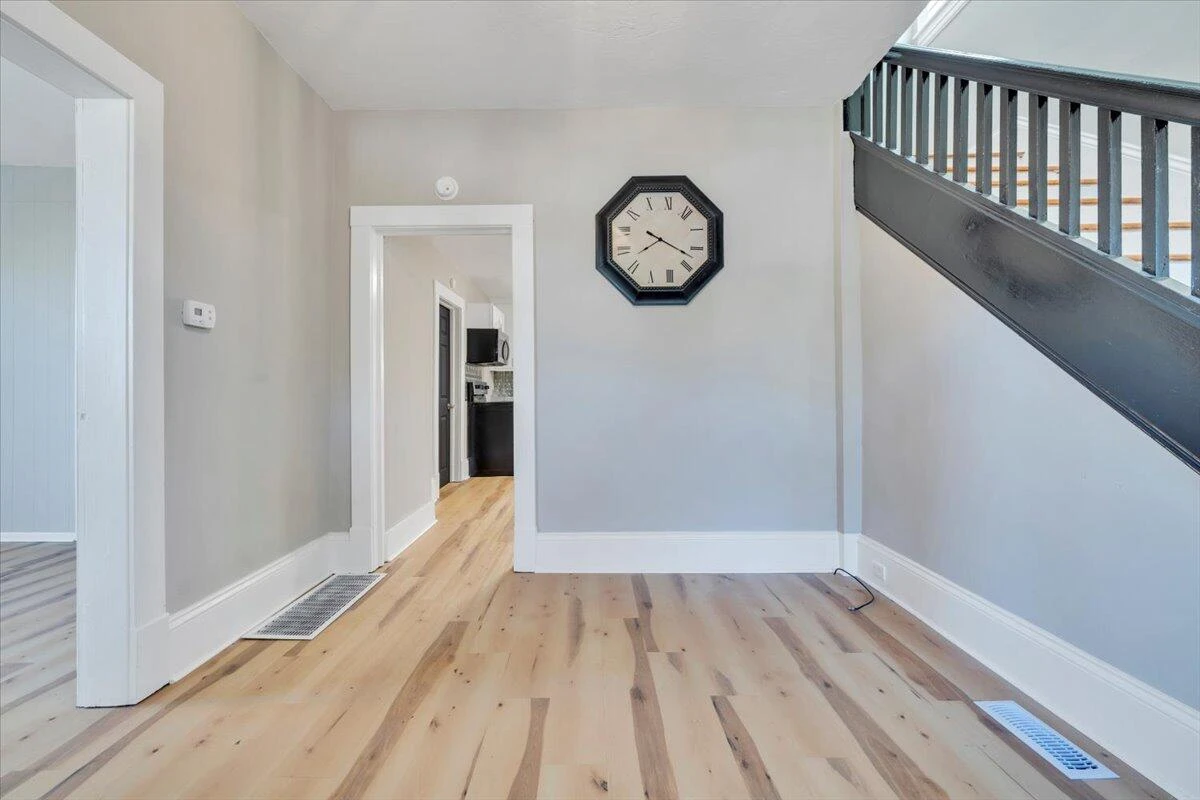 922 11Th ST - Photo 6