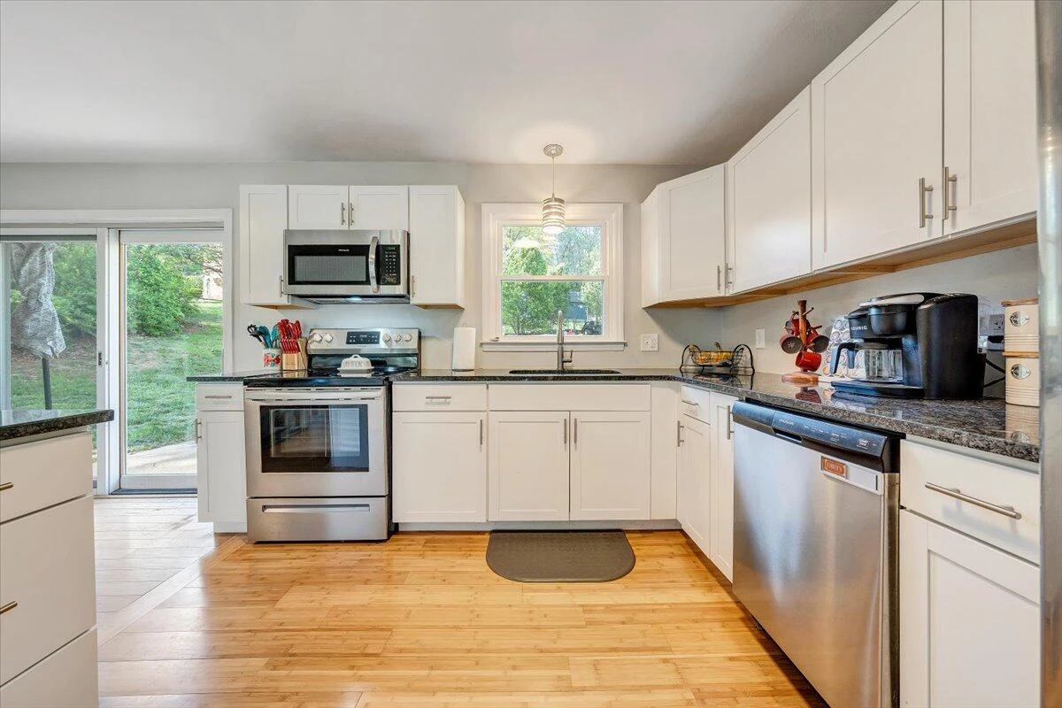 387 Ivie CIR - Photo 12