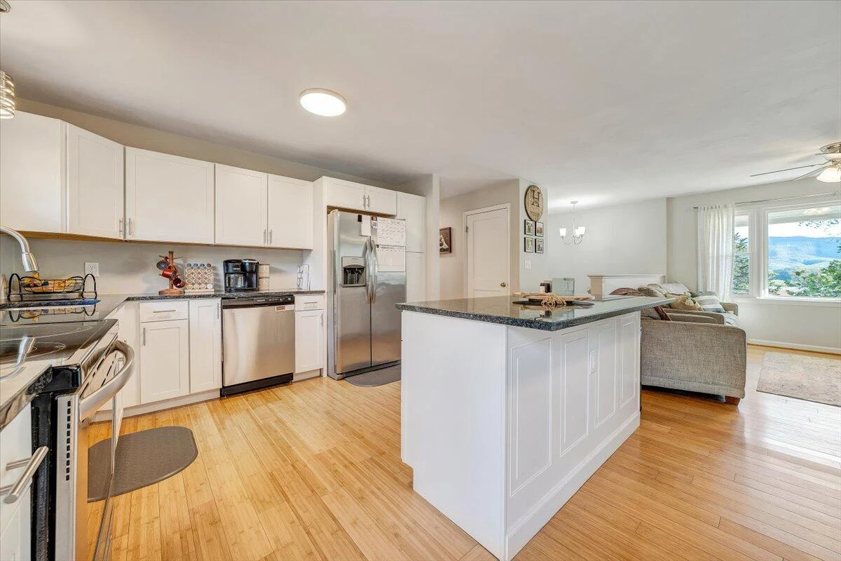 387 Ivie CIR - Photo 14
