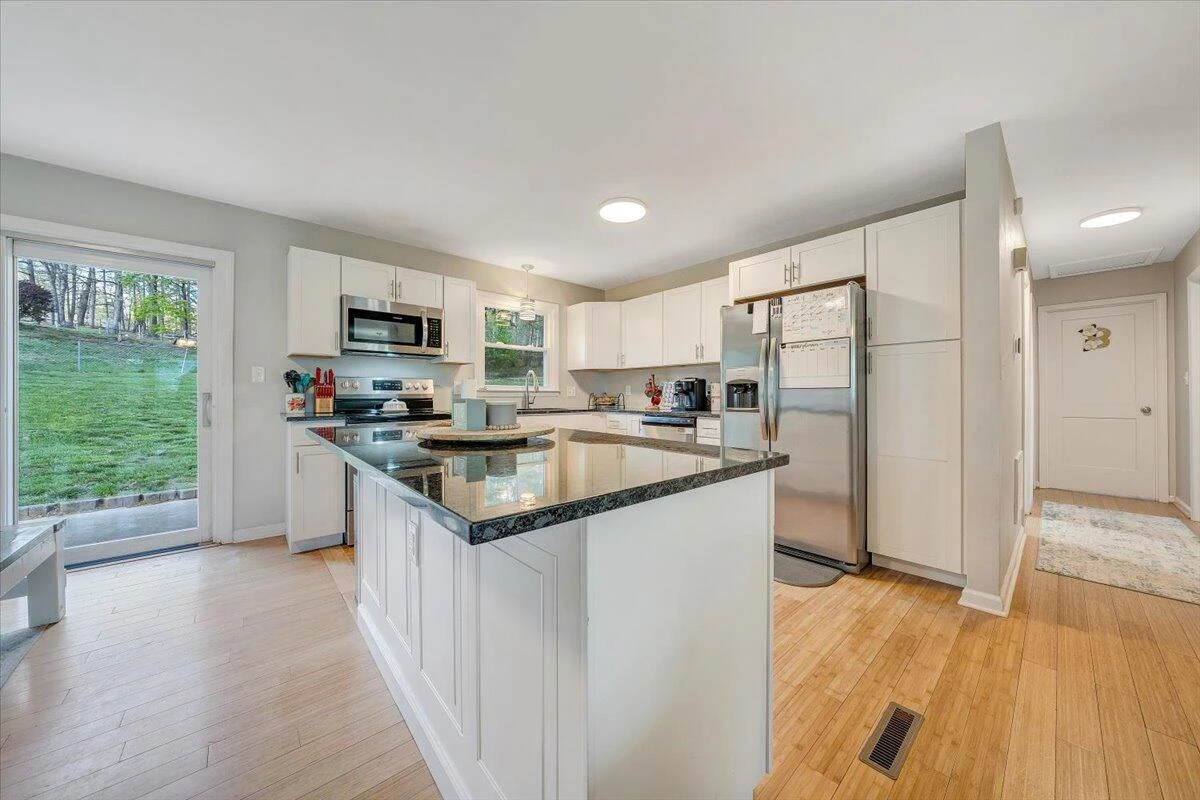 387 Ivie CIR - Photo 15