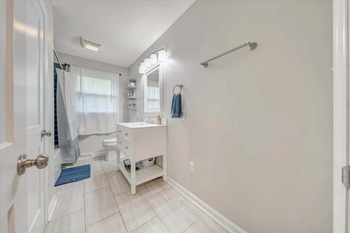 387 Ivie CIR - Photo 17