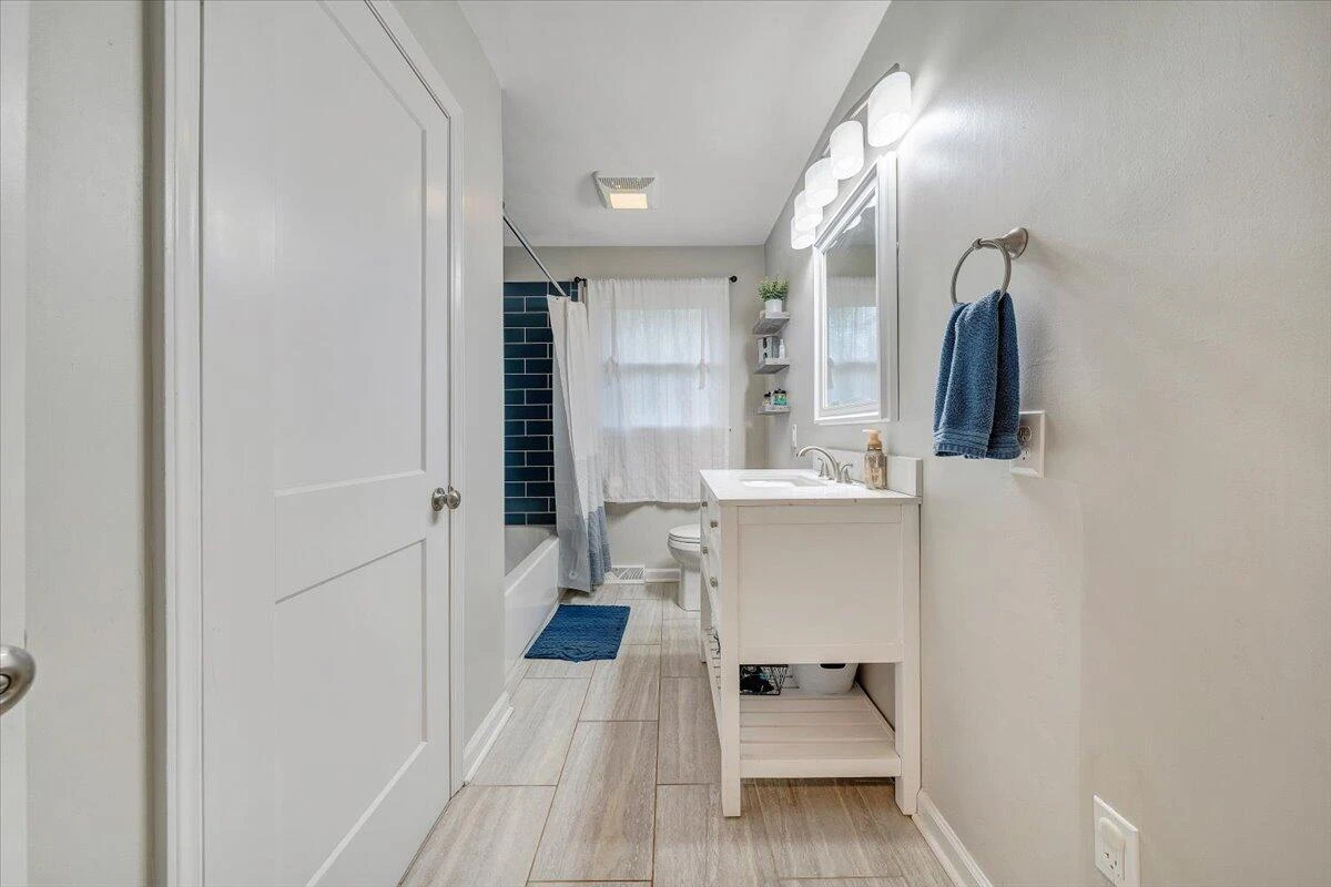 387 Ivie CIR - Photo 18