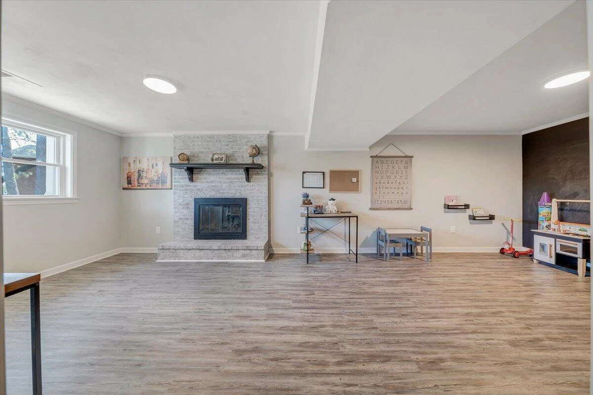 387 Ivie CIR - Photo 23