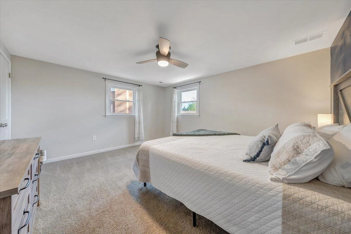 387 Ivie CIR - Photo 32