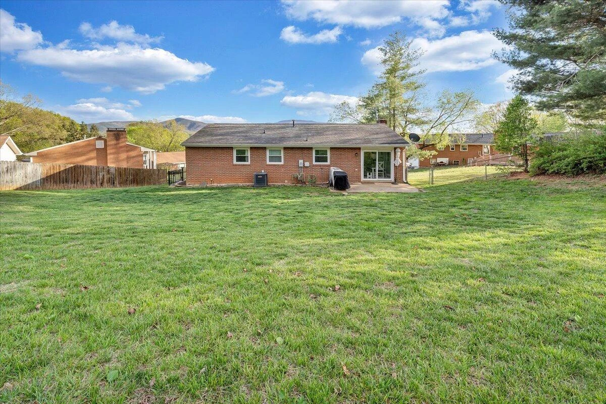 387 Ivie CIR - Photo 38