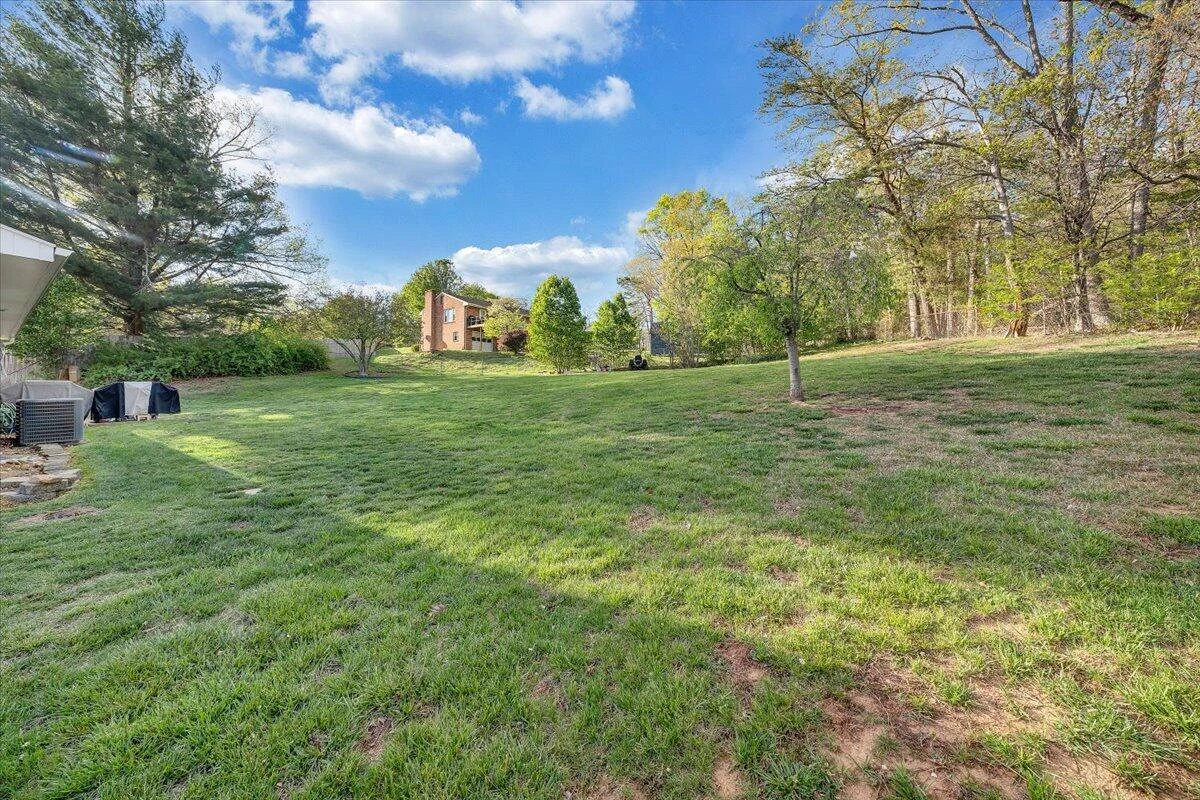 387 Ivie CIR - Photo 39