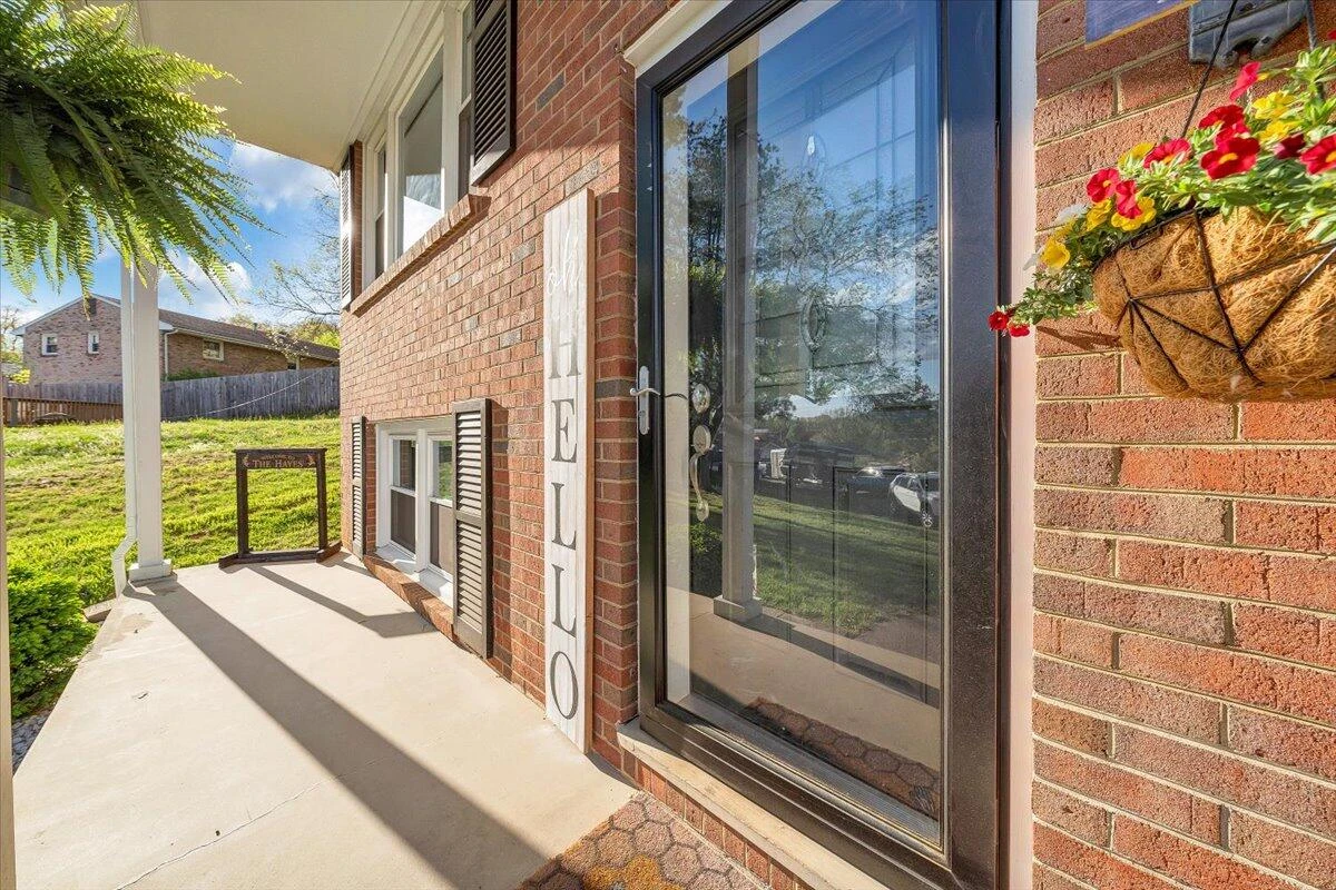 387 Ivie CIR - Photo 4