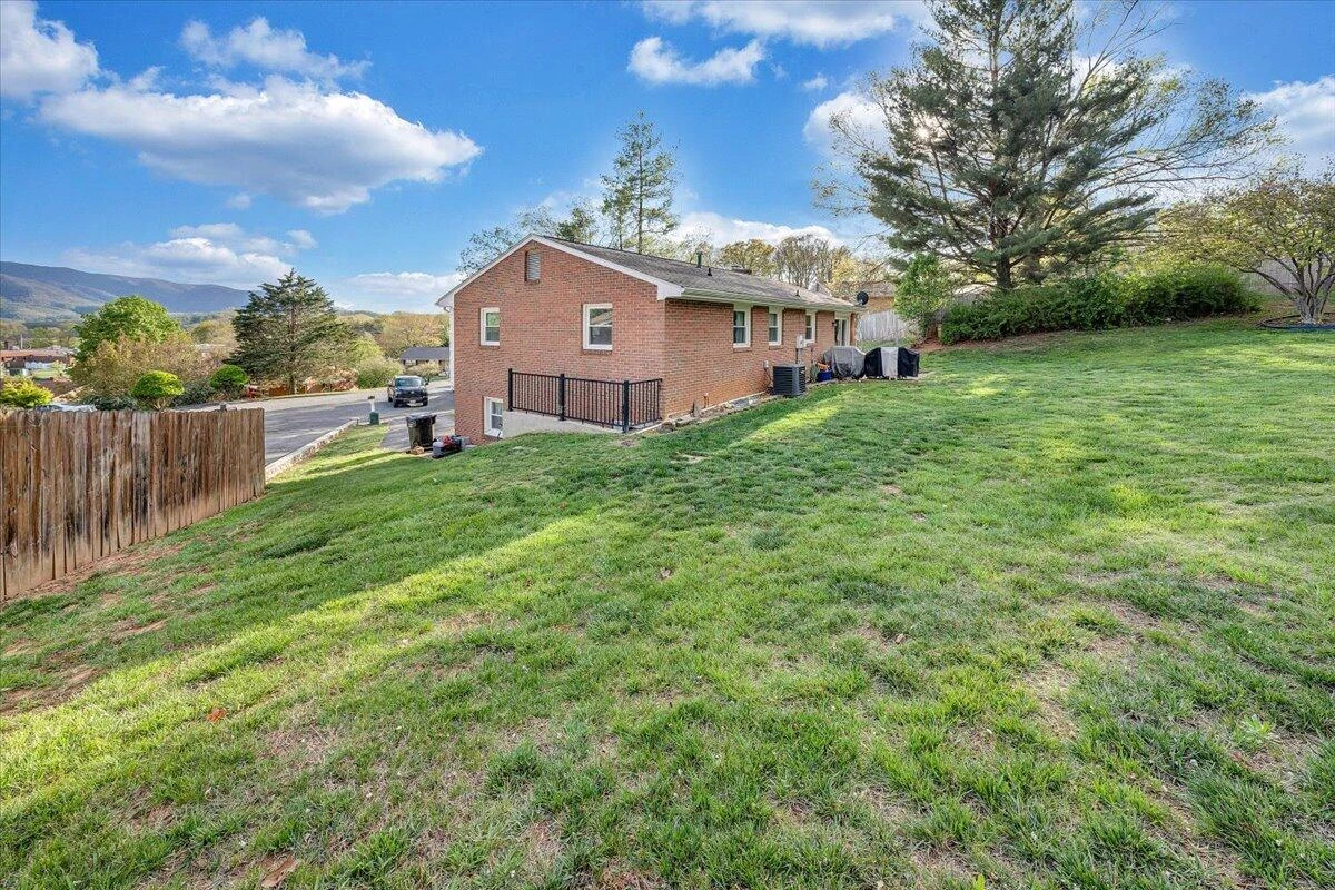 387 Ivie CIR - Photo 40