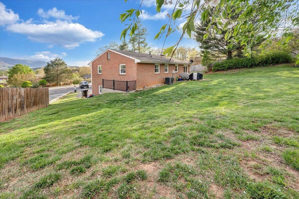 387 Ivie CIR - Photo 41