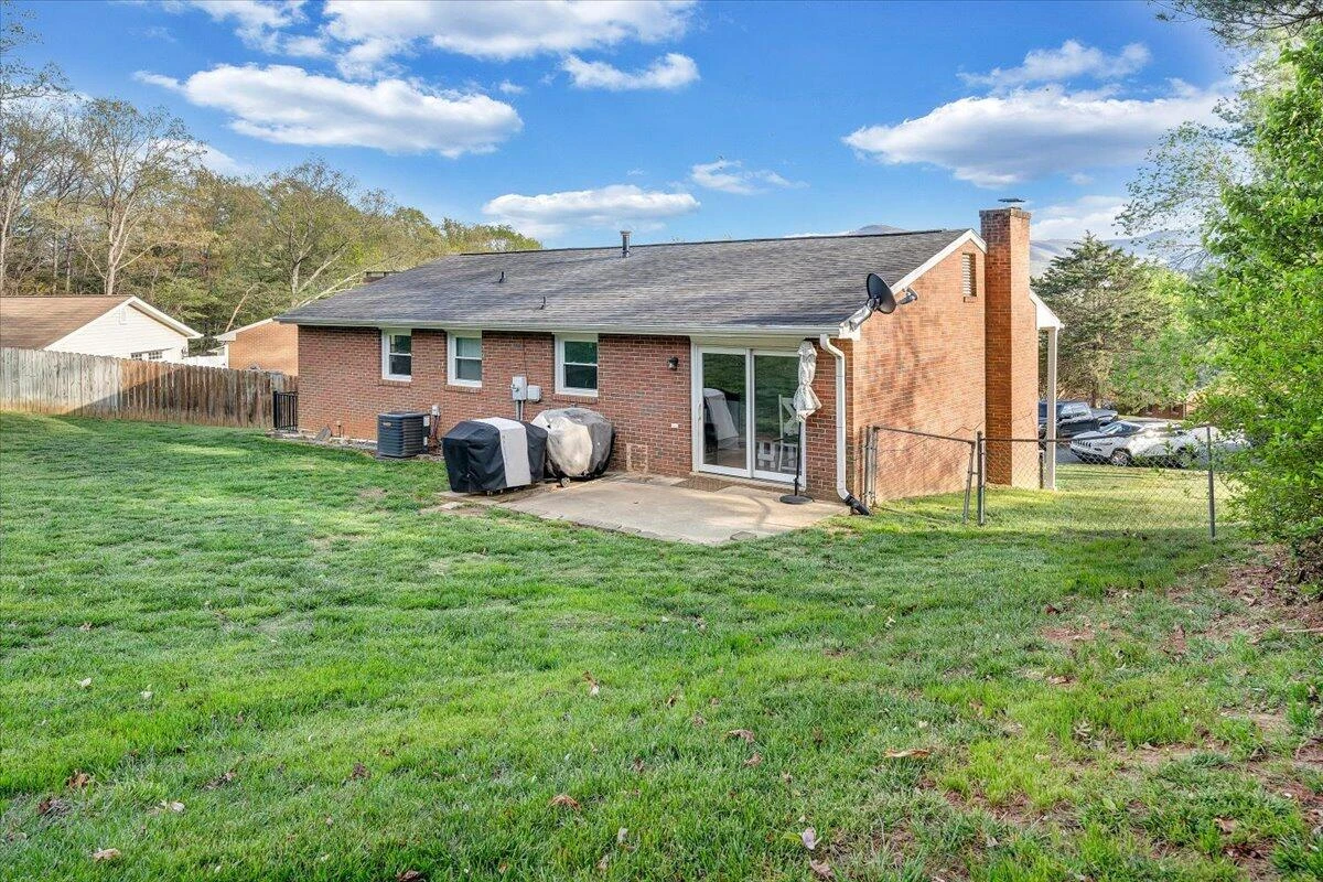 387 Ivie CIR - Photo 42