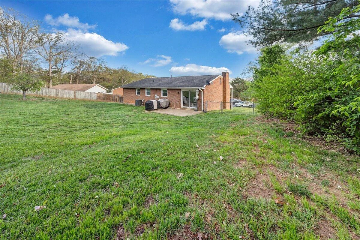 387 Ivie CIR - Photo 43