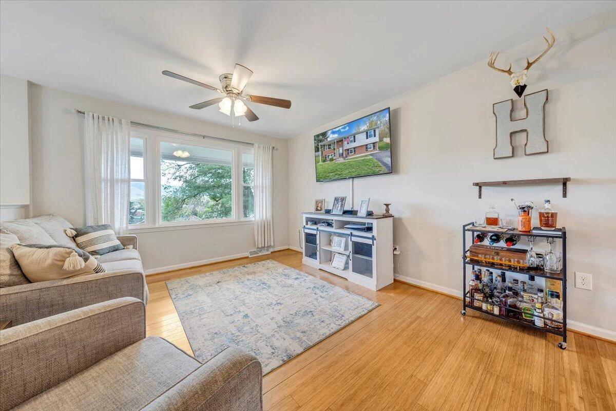 387 Ivie CIR - Photo 6