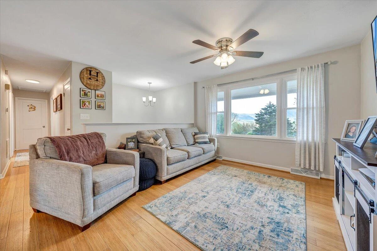 387 Ivie CIR - Photo 8