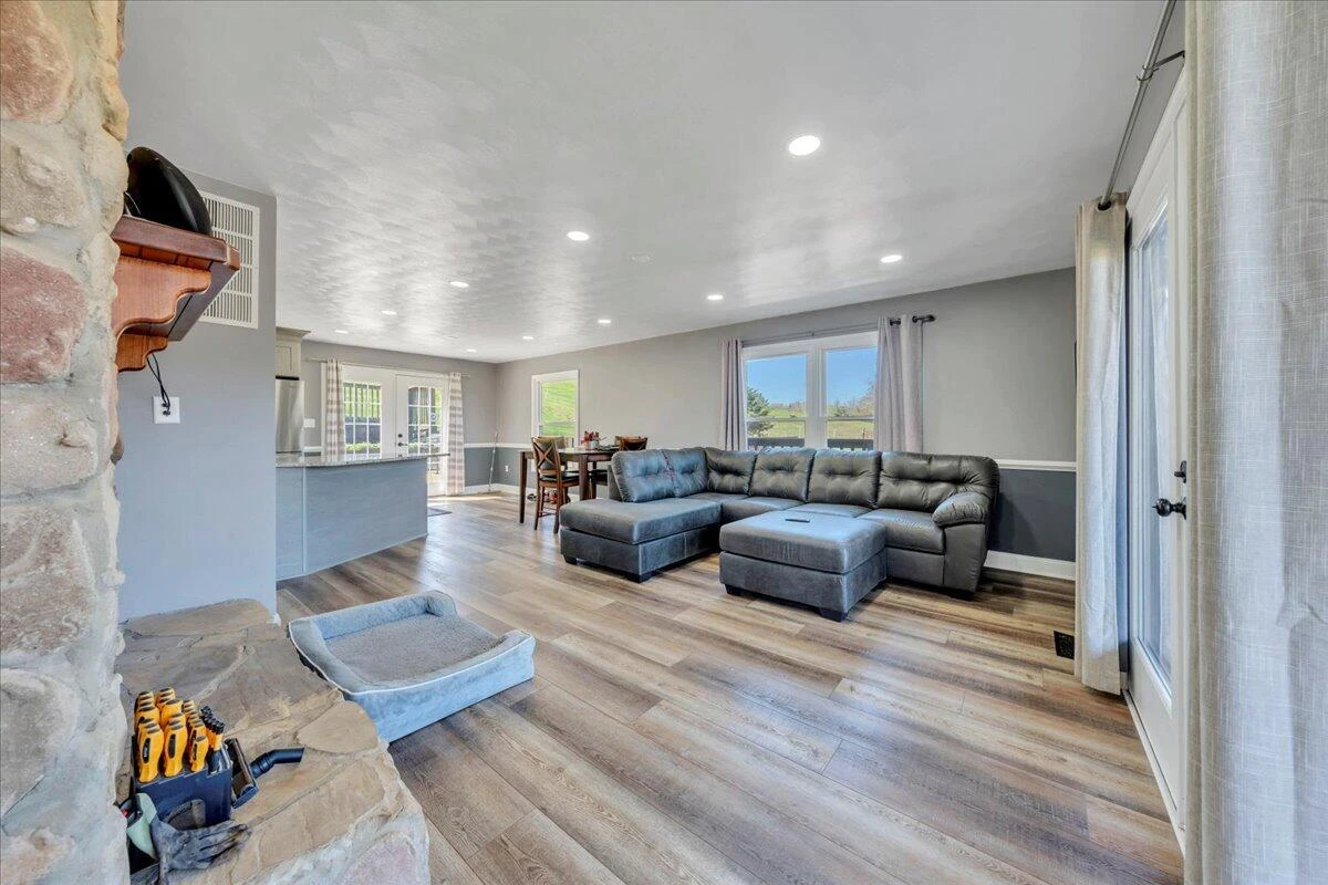 5396 Goodview RD - Photo 5