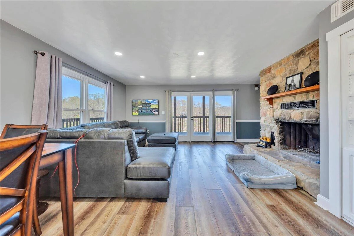 5396 Goodview RD - Photo 8
