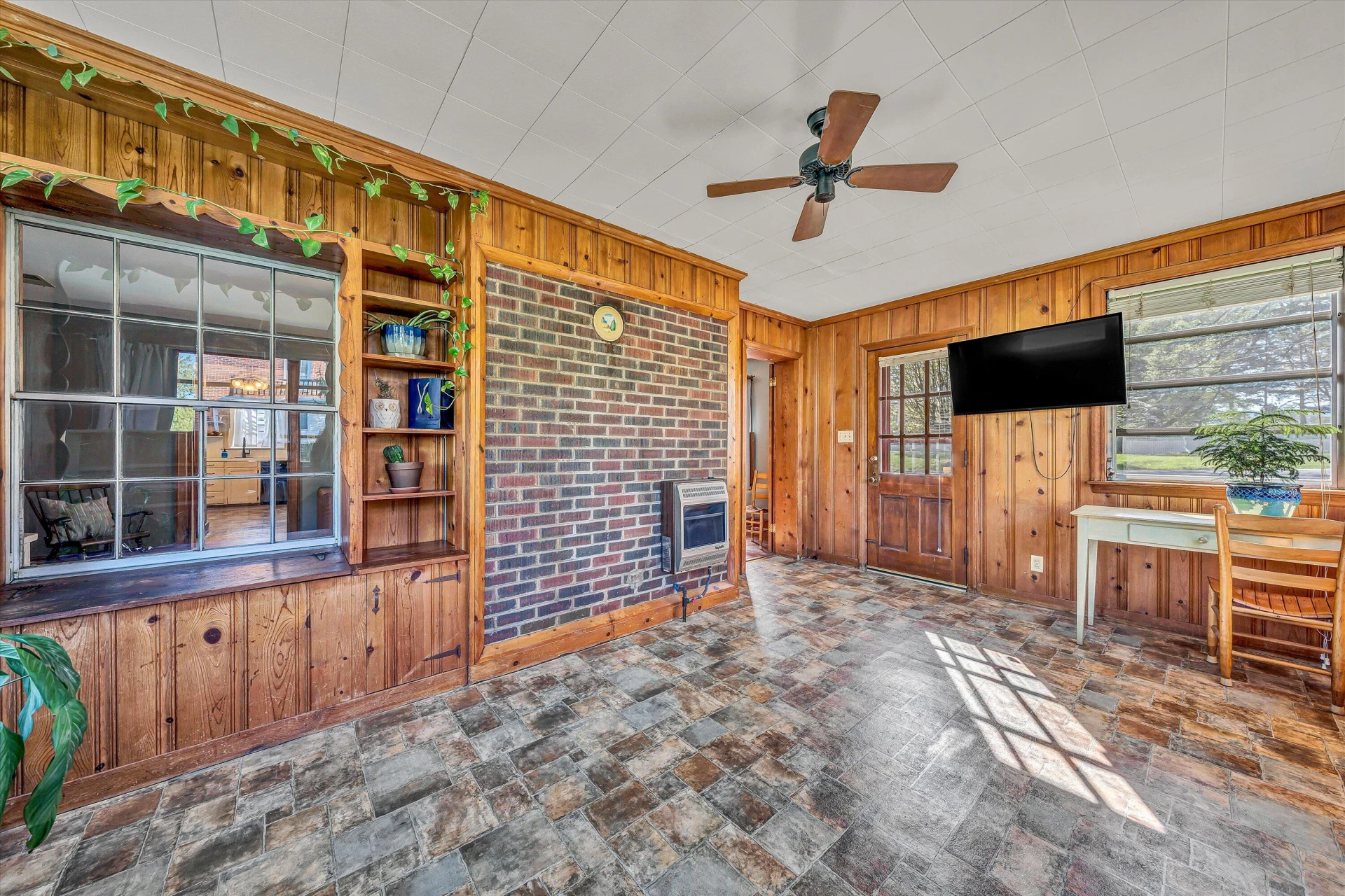 1112 Highland RD - Photo 11