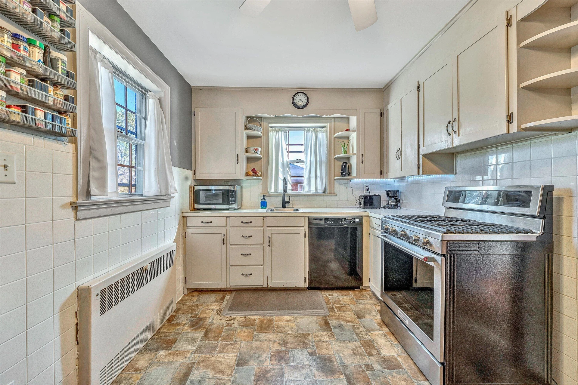 1112 Highland RD - Photo 12