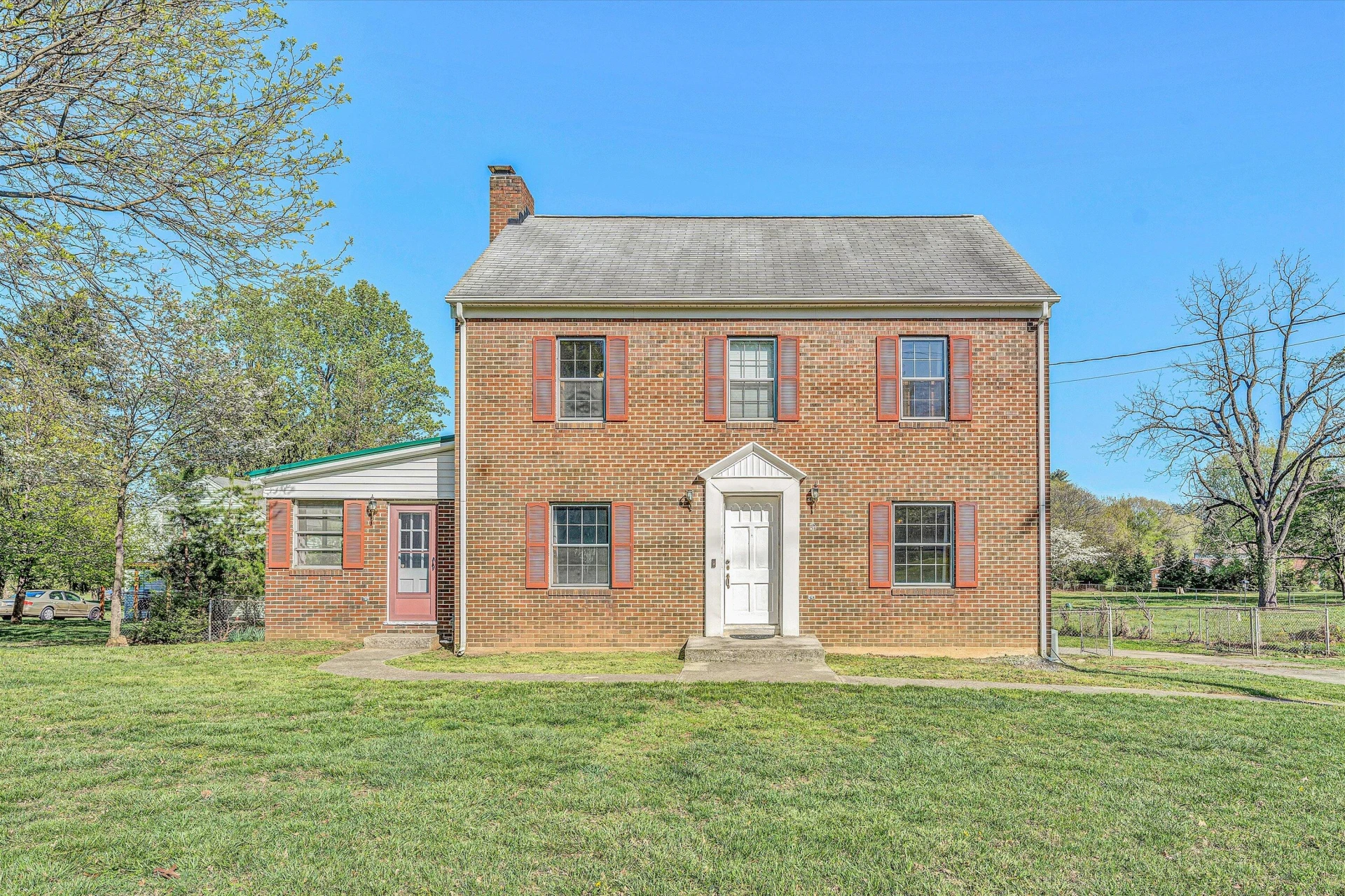 1112 Highland RD - Photo 2