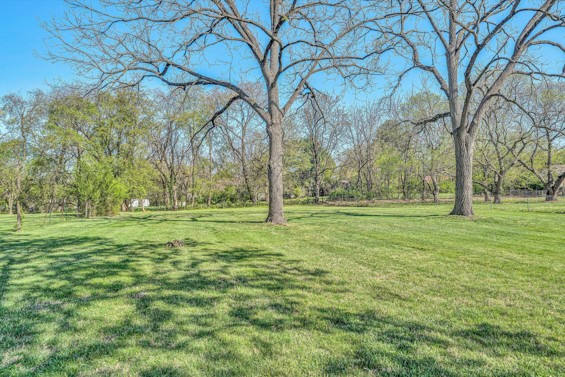 1112 Highland RD - Photo 3
