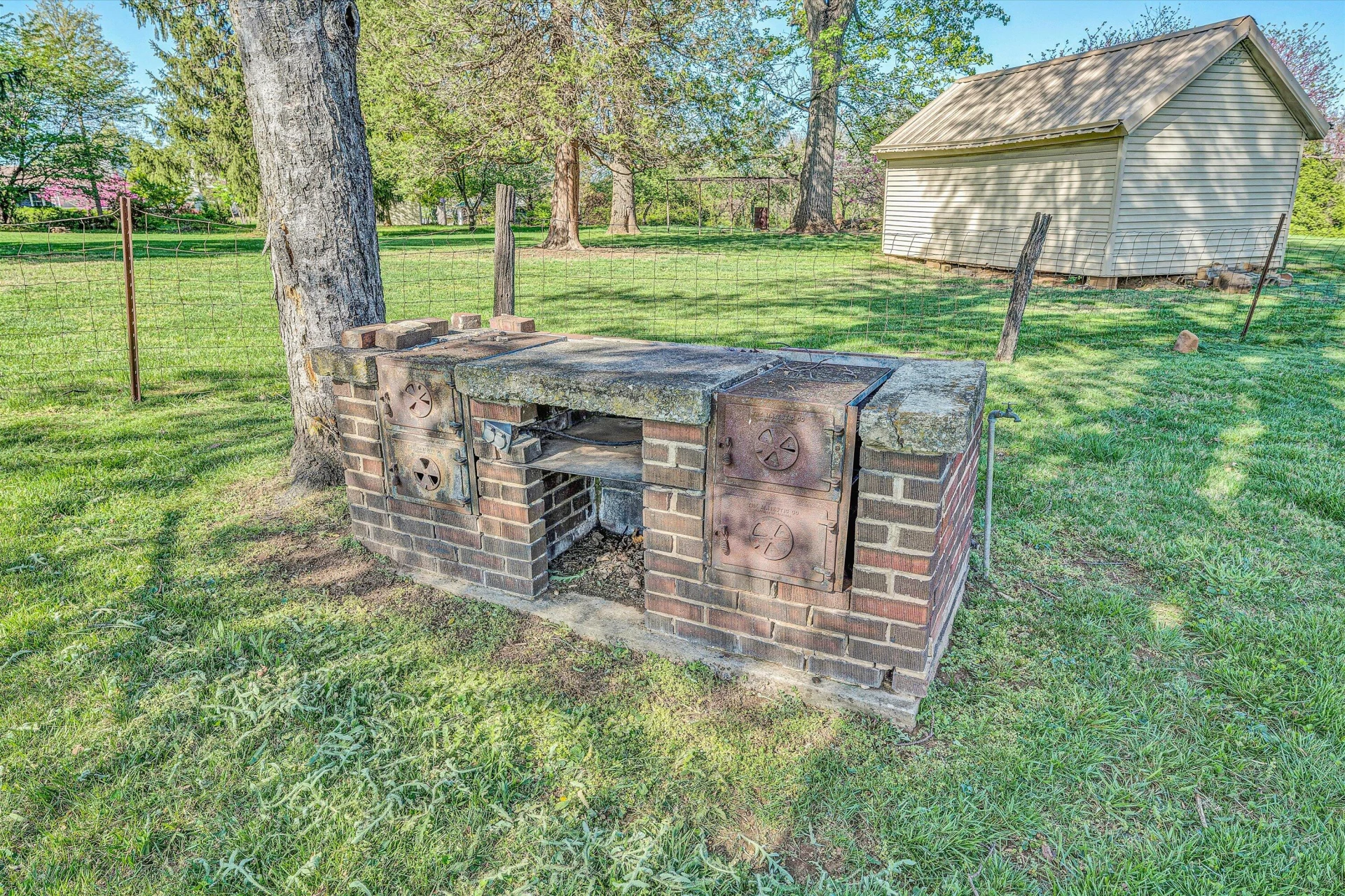 1112 Highland RD - Photo 36