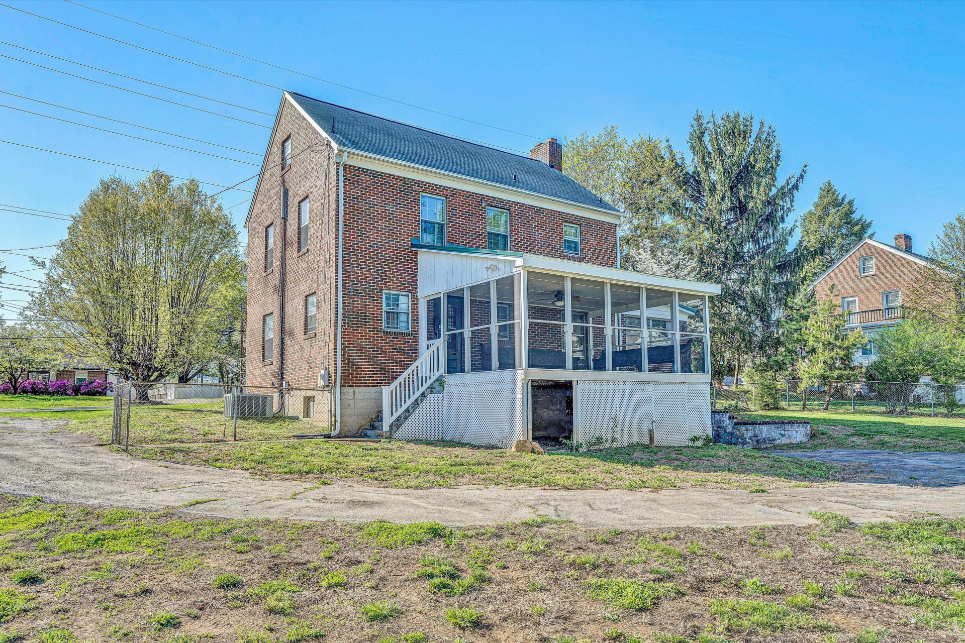 1112 Highland RD - Photo 4