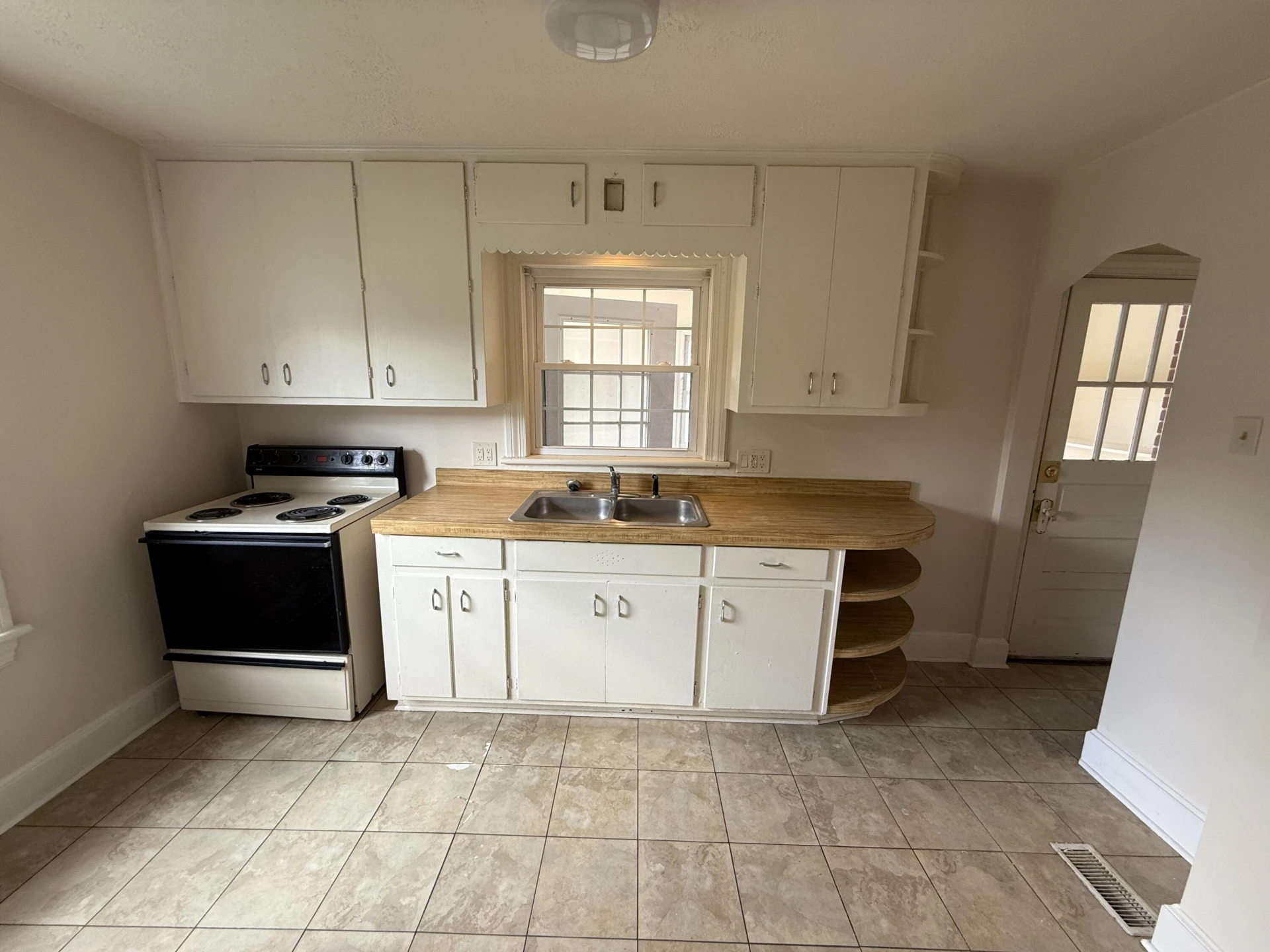 3426 GARDEN CITY BLVD - Photo 2
