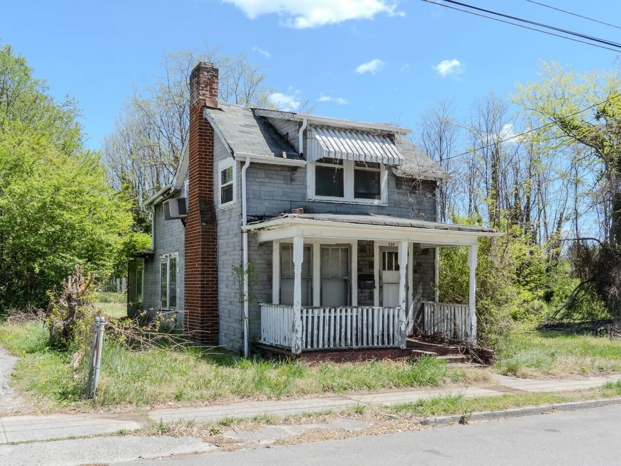 216 Chapman ST
