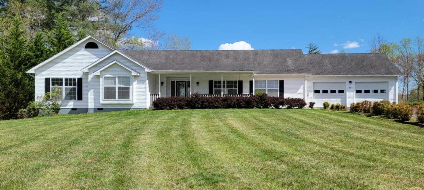35 Middle Ridge DR
