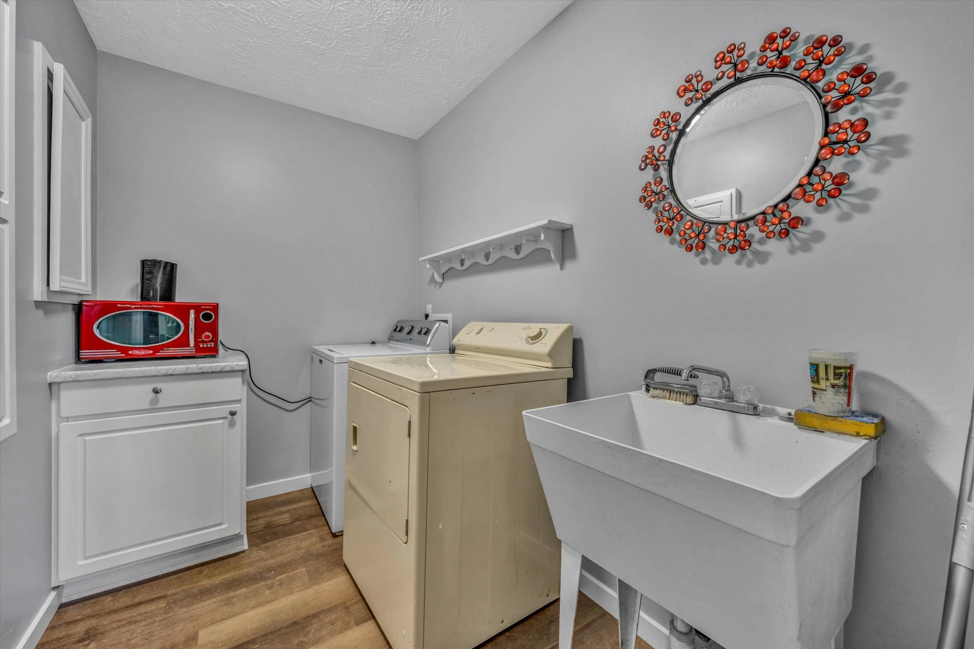 35 Middle Ridge DR - Photo 18