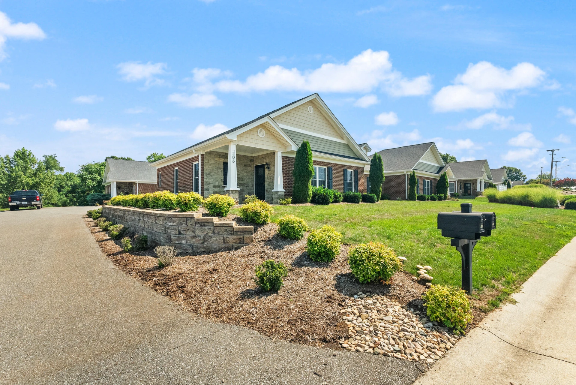 206 Acorn Run LN