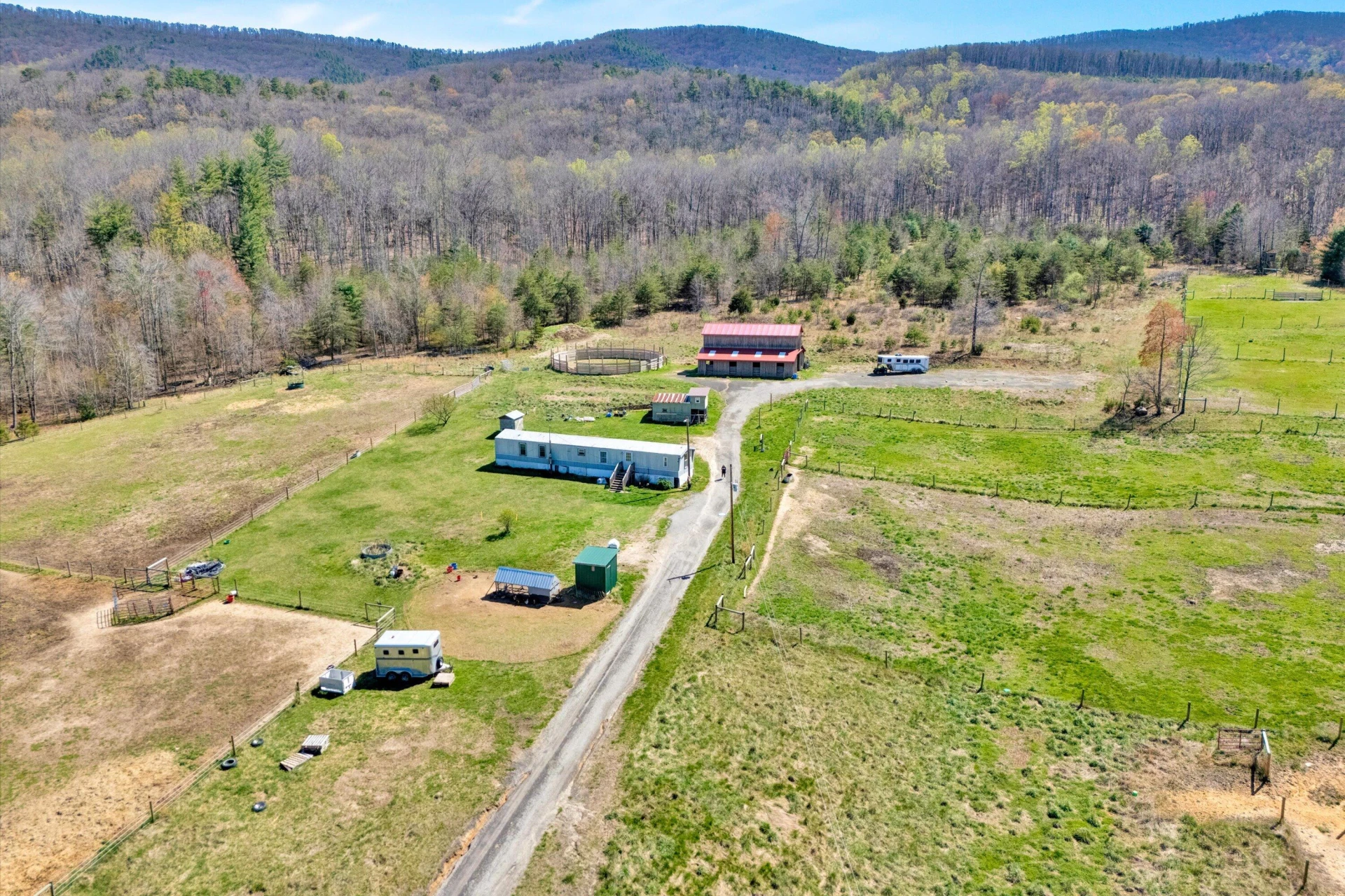 657 Meadows LN