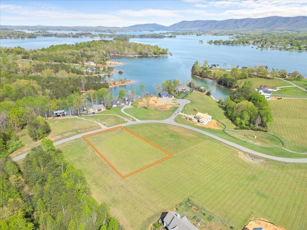 Lot 43 Congressional WAY