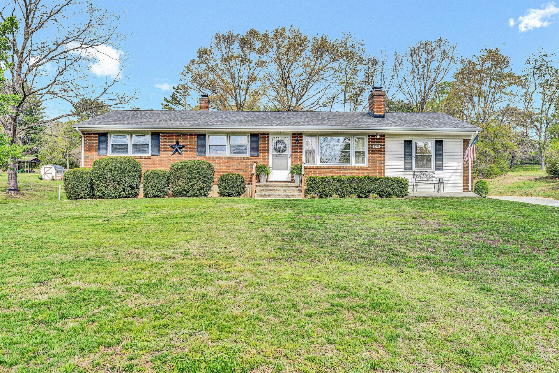 2747 Brogan CIR