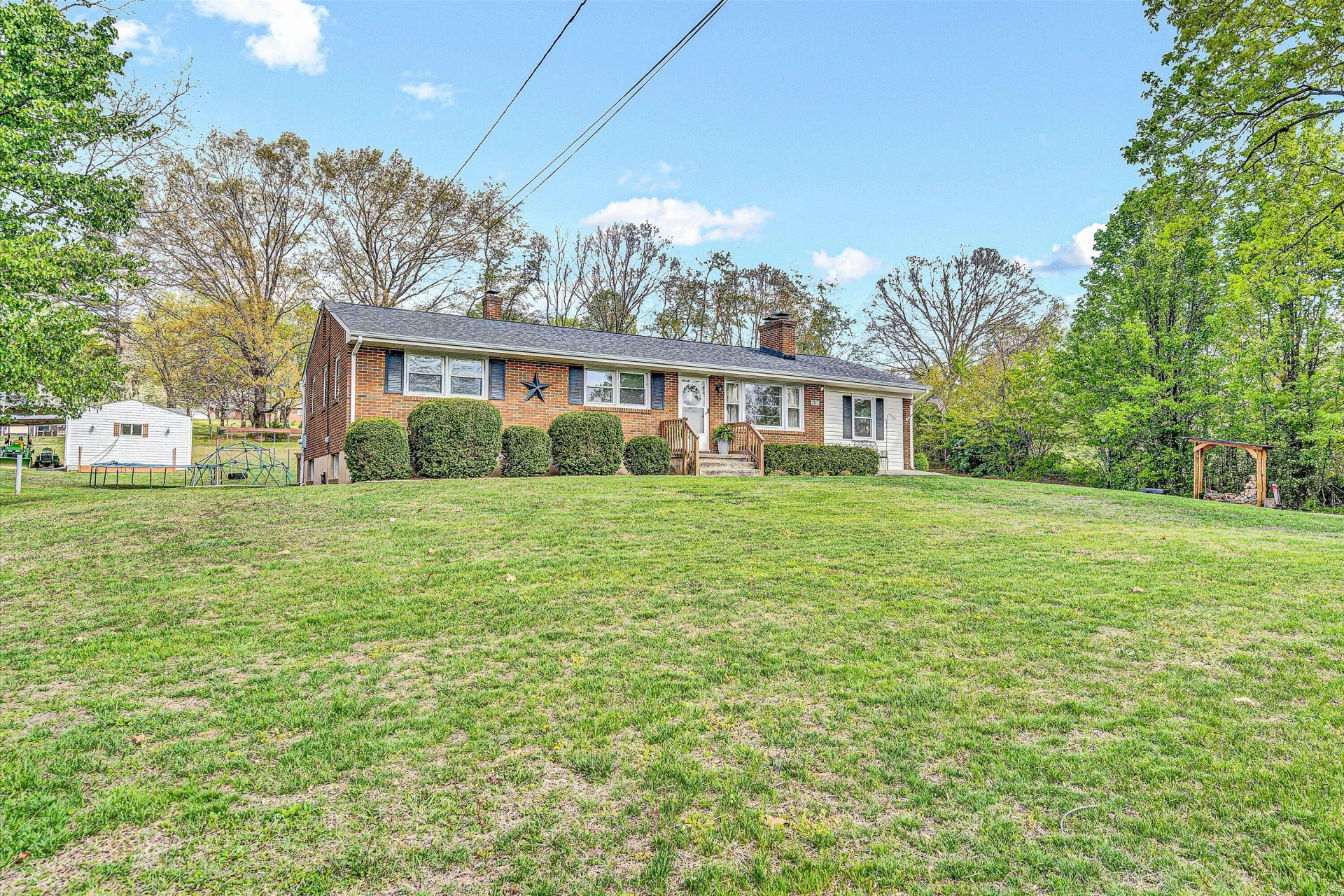 2747 Brogan CIR - Photo 2