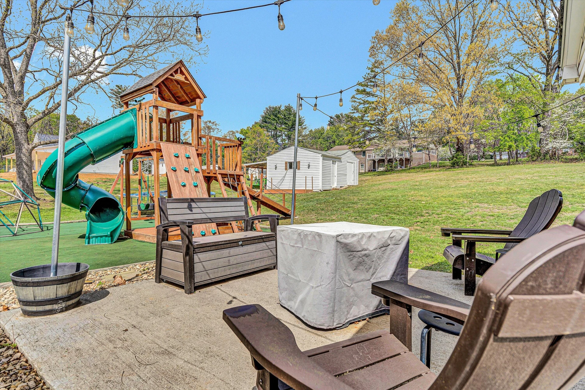 2747 Brogan CIR - Photo 34