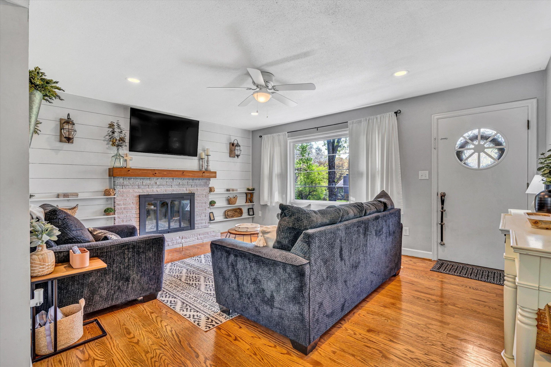 2747 Brogan CIR - Photo 4