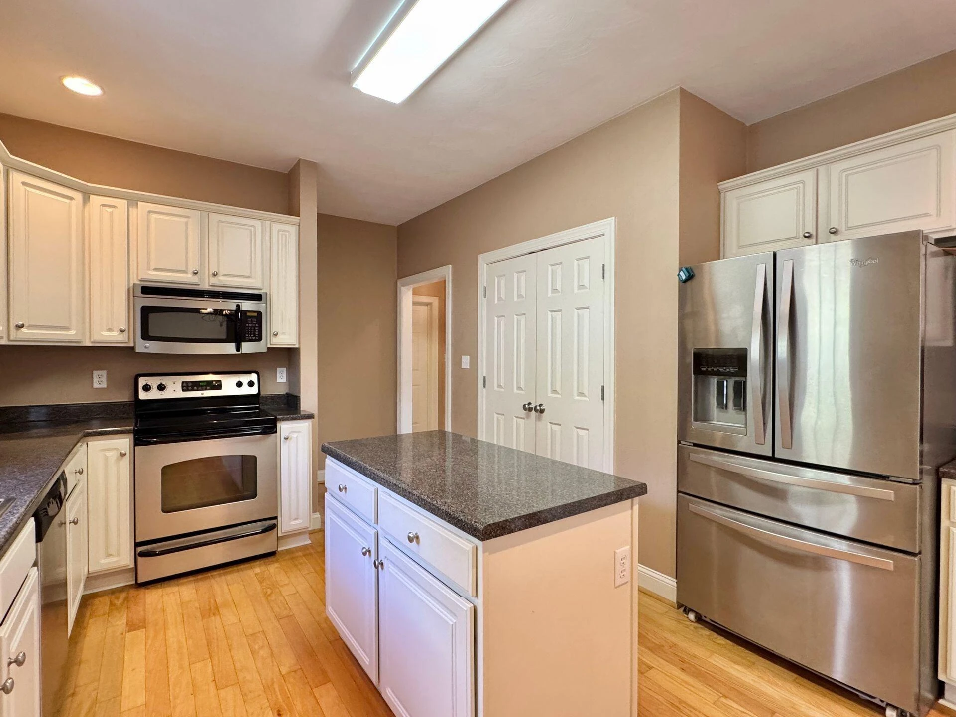 6201 Crumpacker DR - Photo 19
