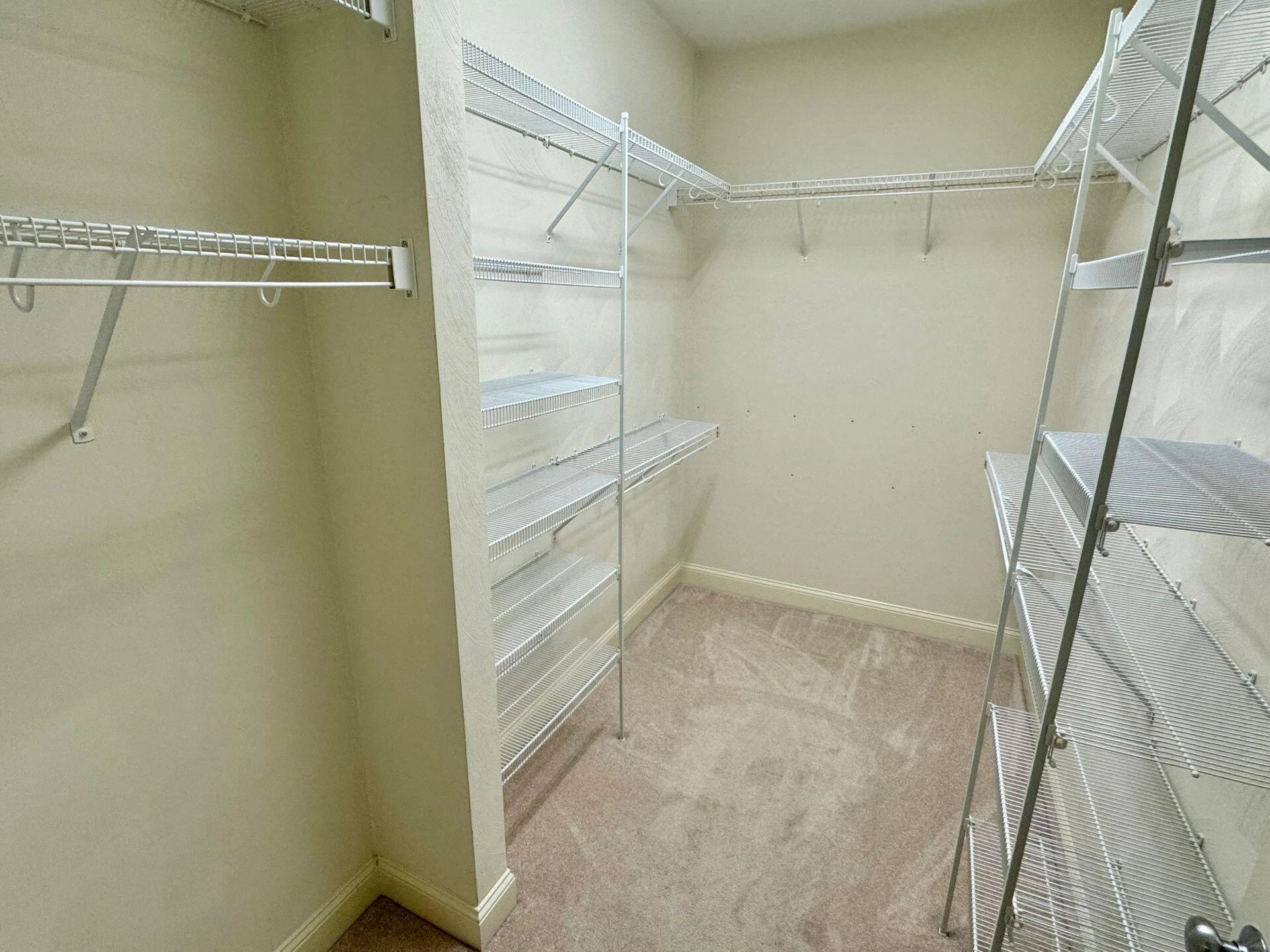 6201 Crumpacker DR - Photo 27