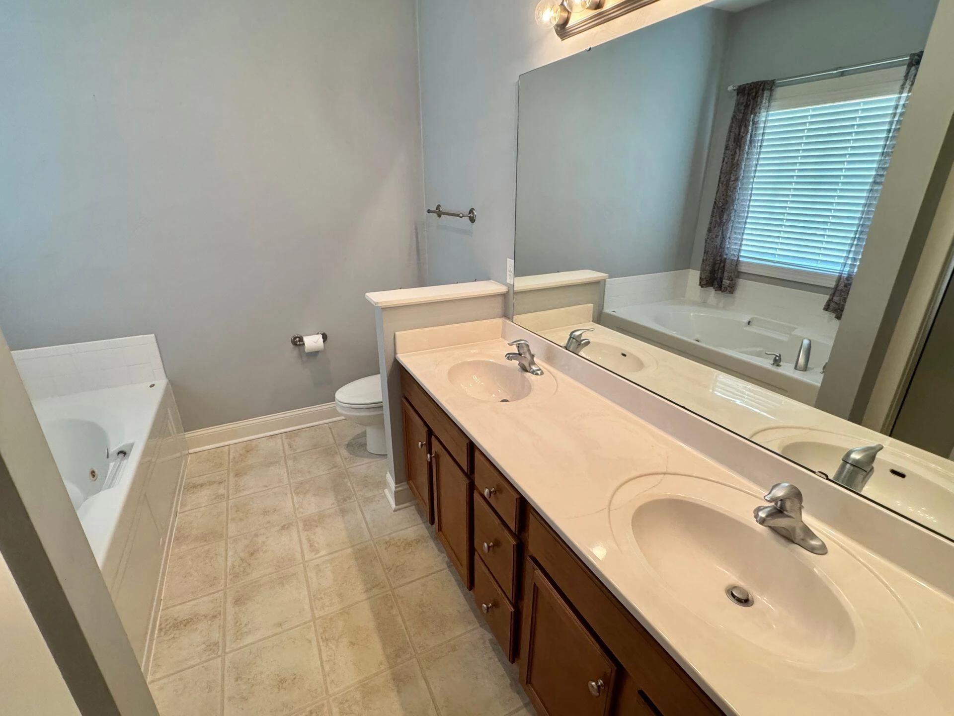 6201 Crumpacker DR - Photo 28