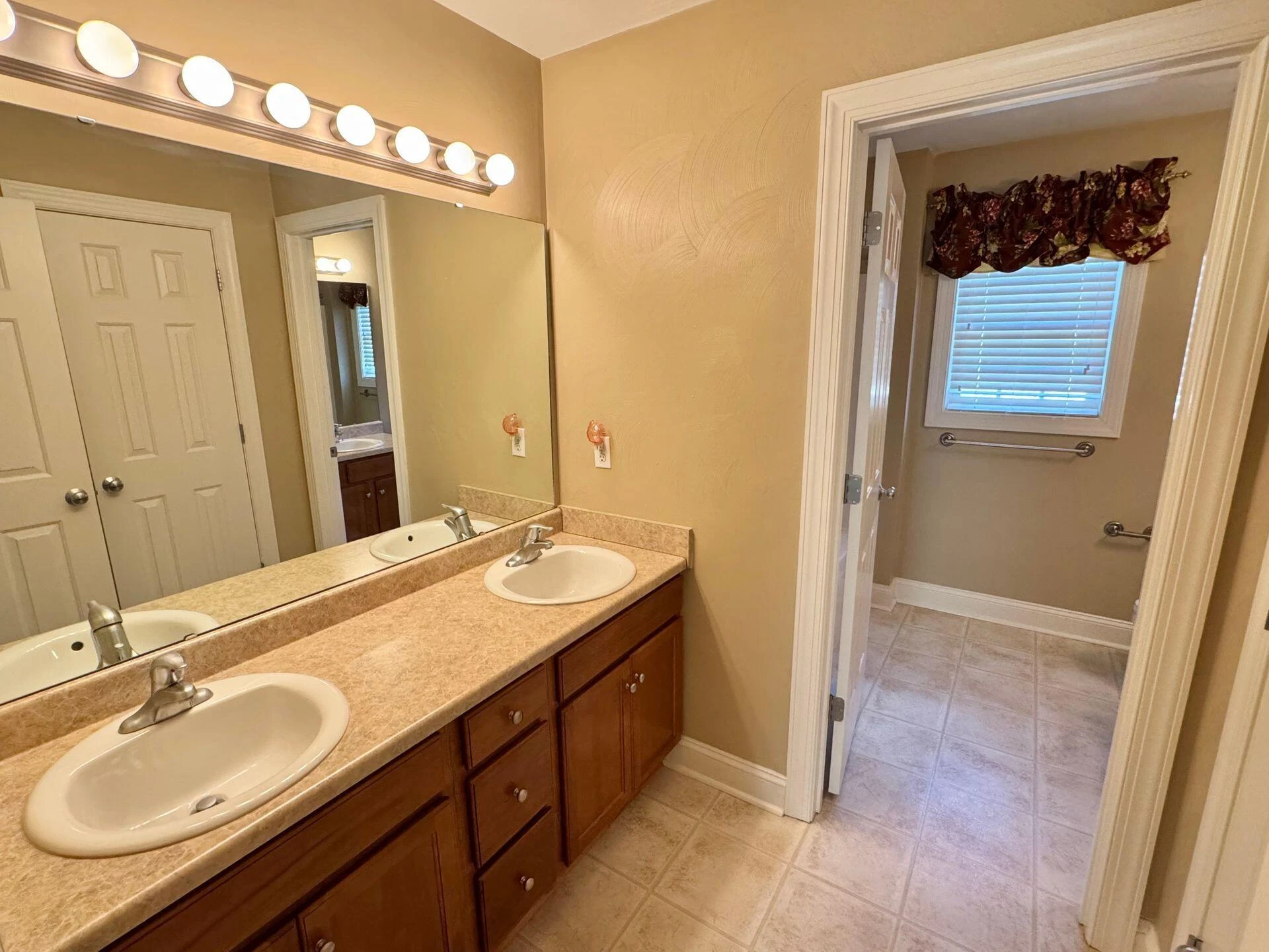 6201 Crumpacker DR - Photo 43