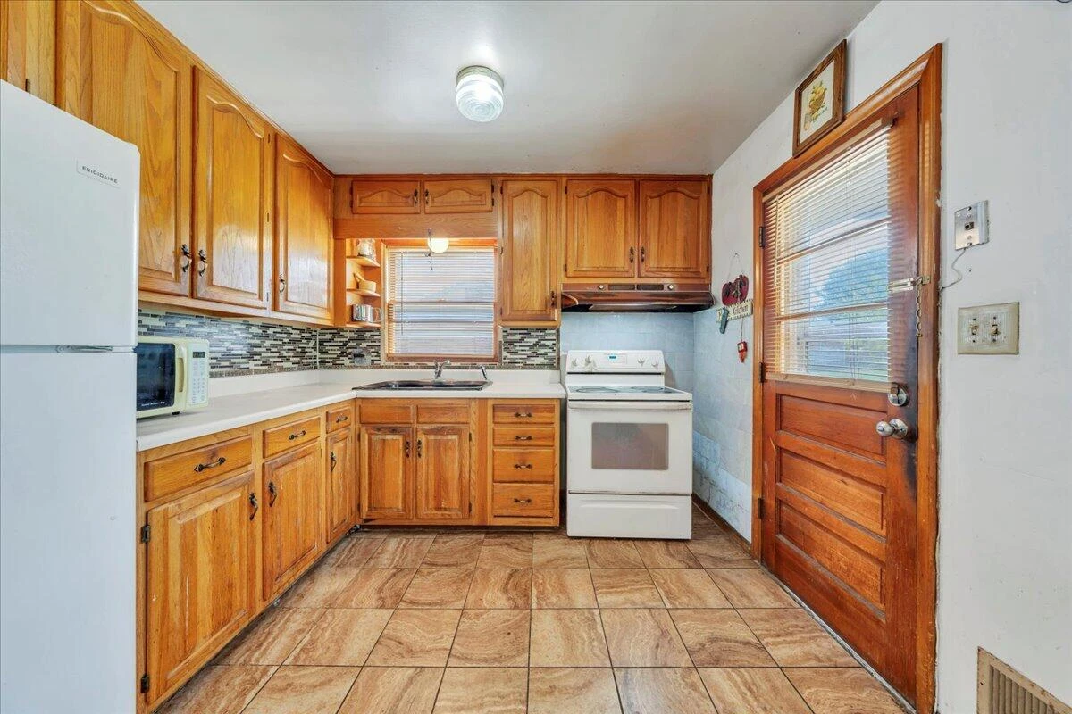 3724 Plantation RD - Photo 3