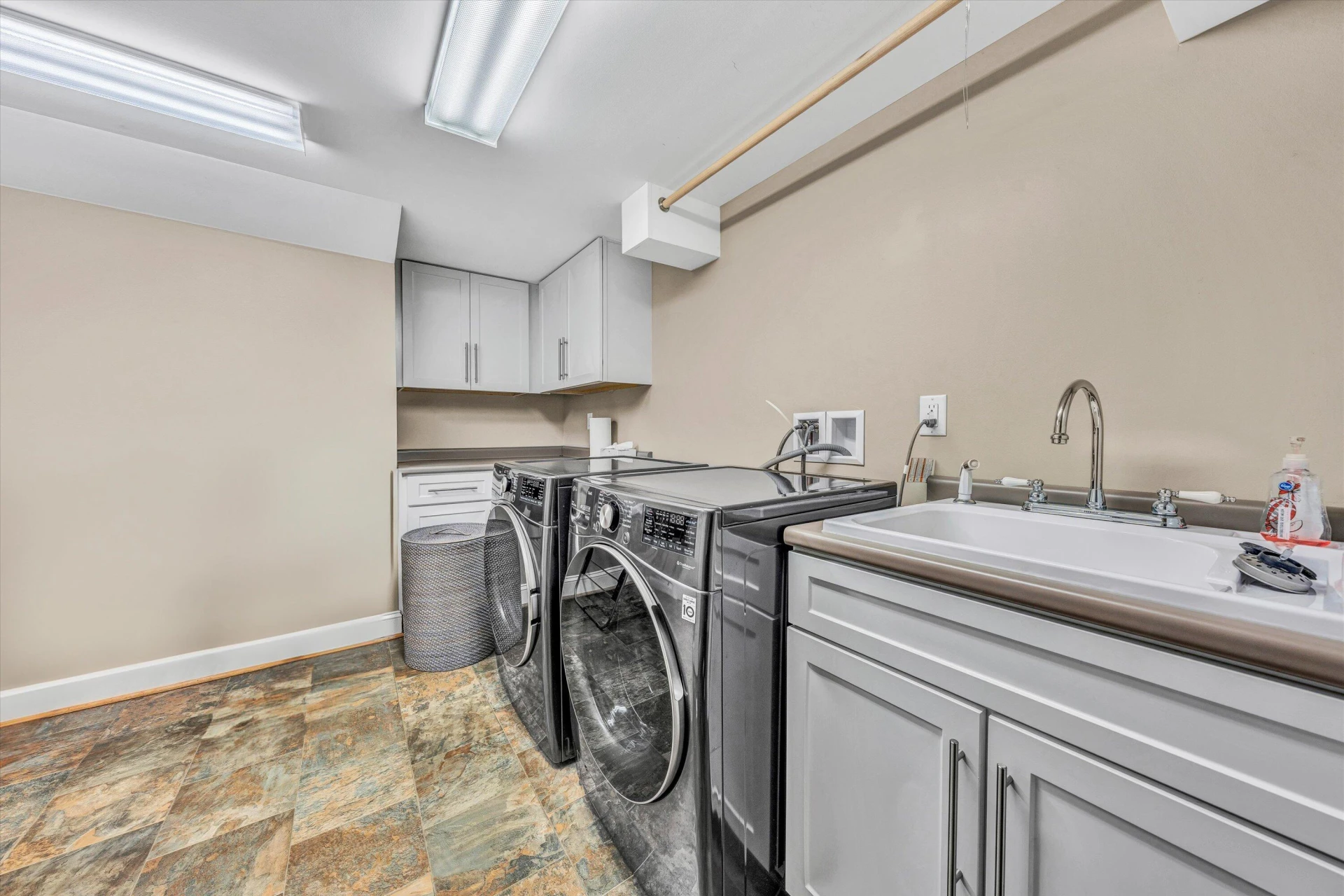 3421 Exeter ST - Photo 30
