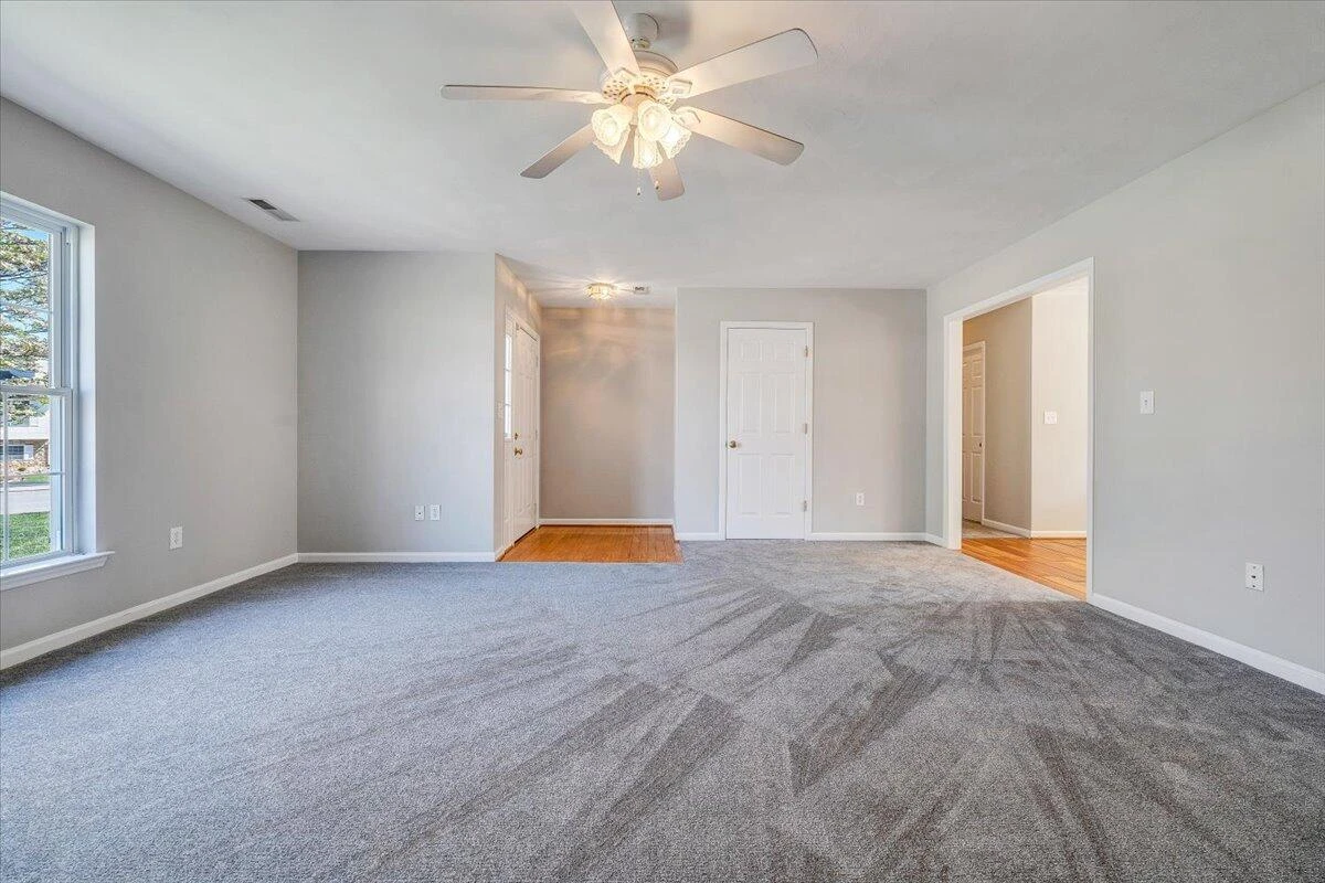 2412 Bloomfield AVE - Photo 10