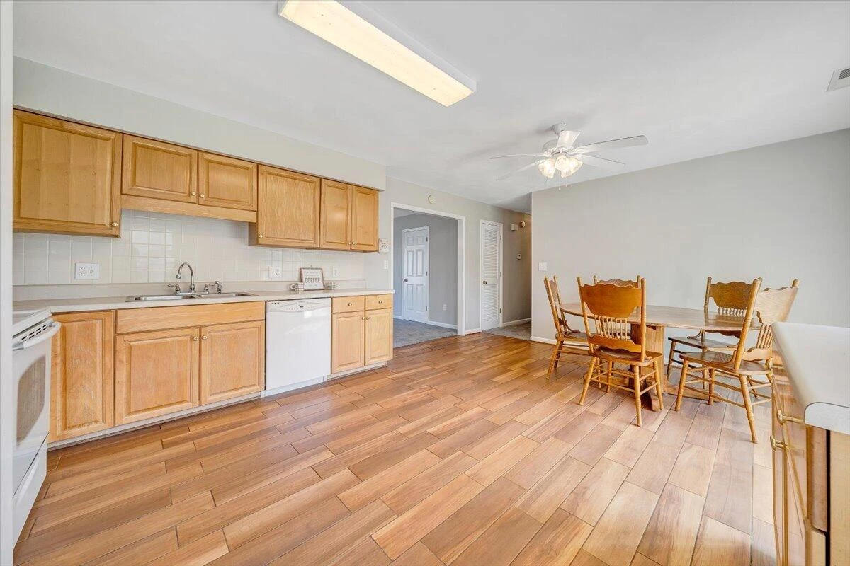2412 Bloomfield AVE - Photo 14